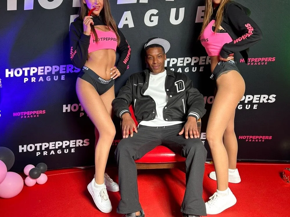 cjaybangz1's Offline Chat Room