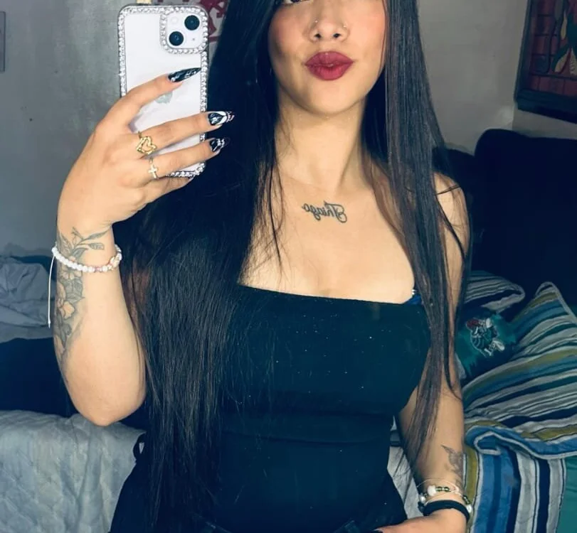 Lia_Rose69's Offline XXX Chat