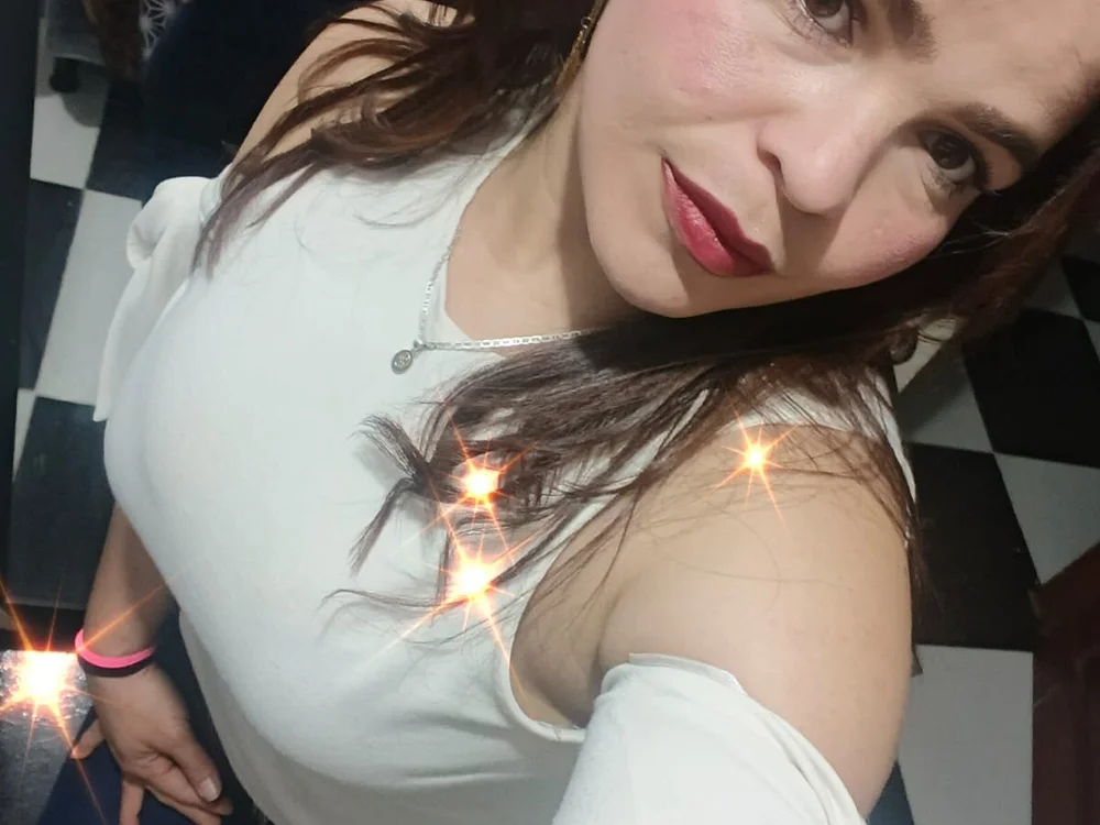 Camila_nm Offline XXX-Chat