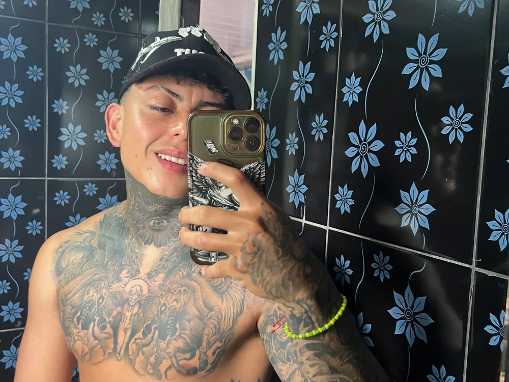 KevinSanchez420 Chat XXX offline