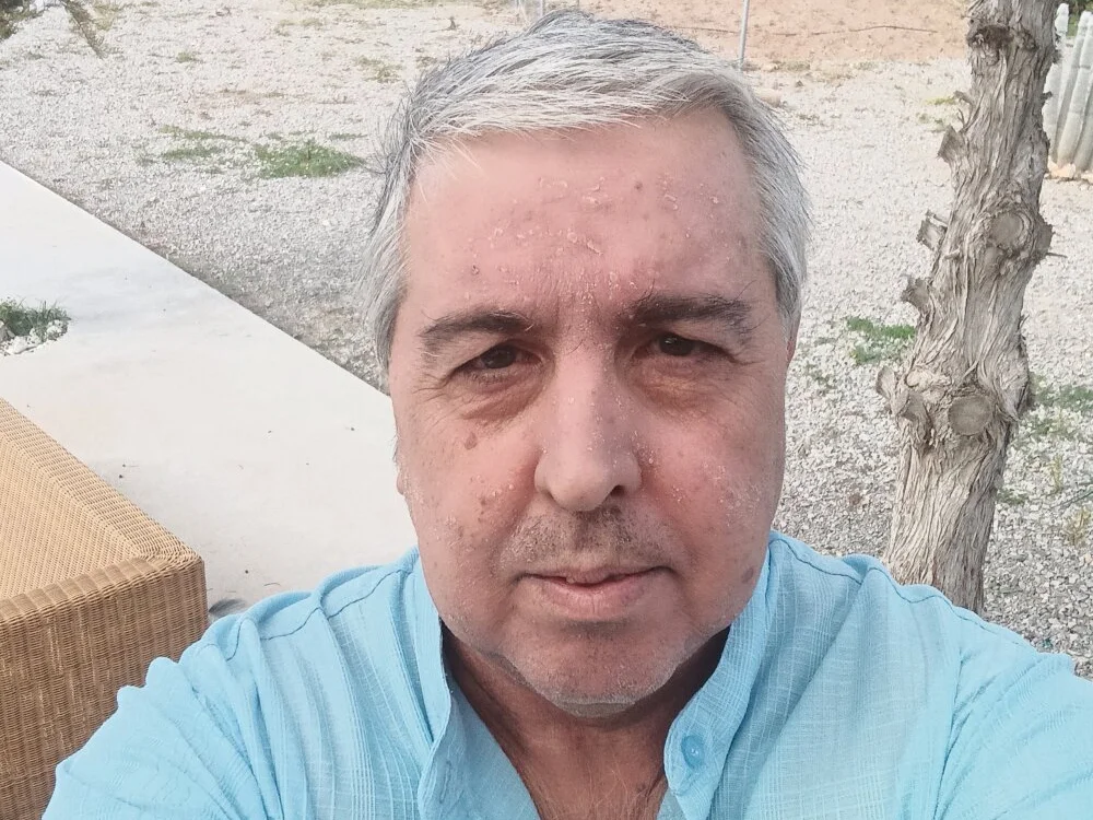 Esclavo_de_JoselinFw: офлайн-секс-чат