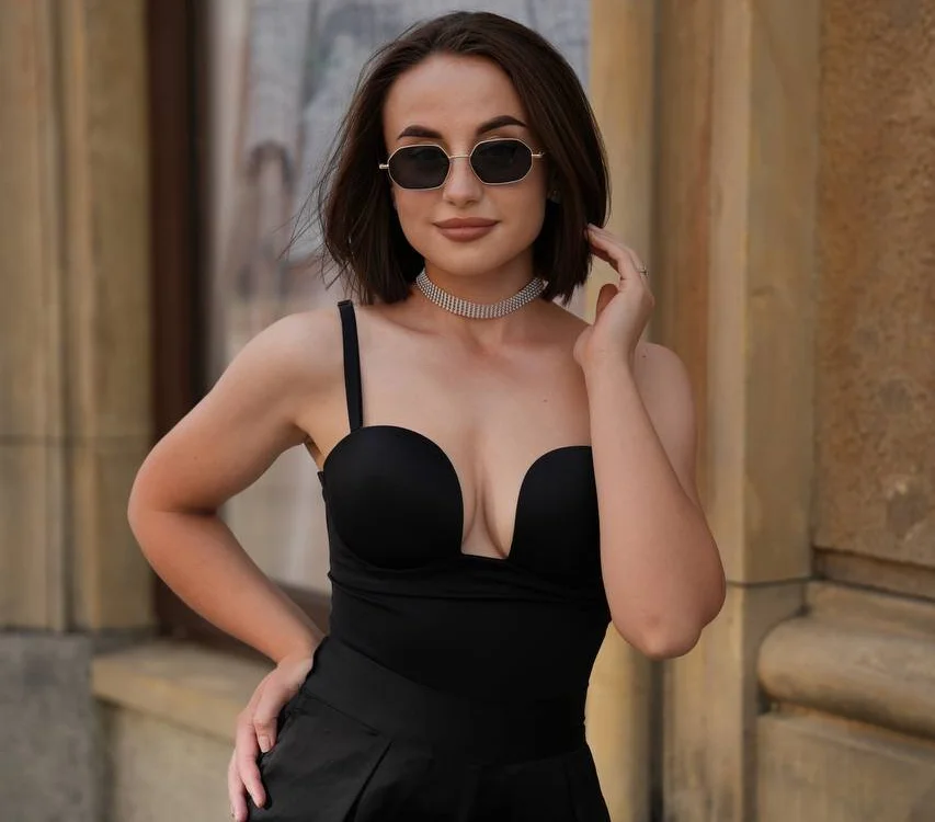 AliBella's Offline Chat Room