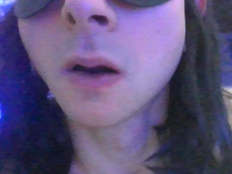 vixenwhitets 離線 XXX 聊天