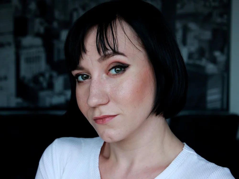 MoniqueMusson's Offline Chat Room