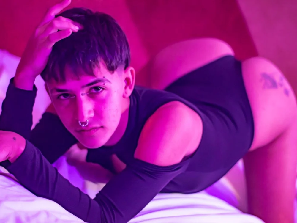 nikitolove's Offline XXX Chat