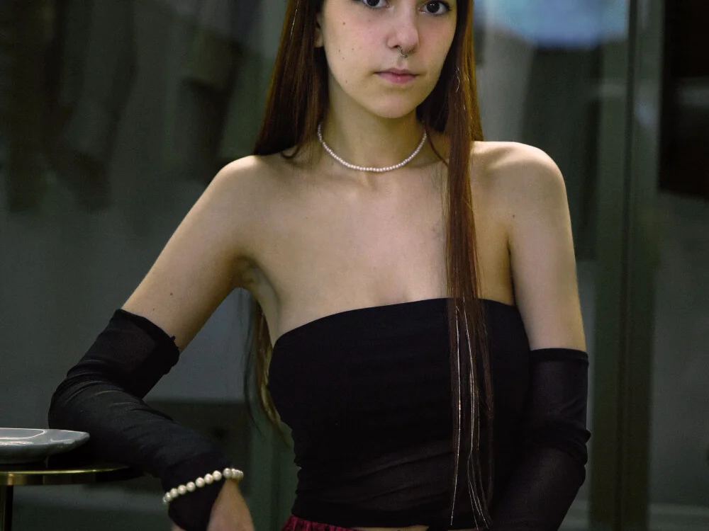 VR_PORNSTAR_SHOW's Offline Chat Room