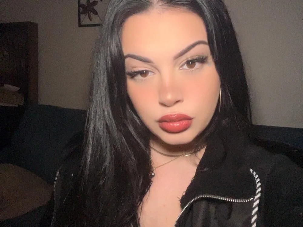 Офлайн-чат XXX selinakyle1