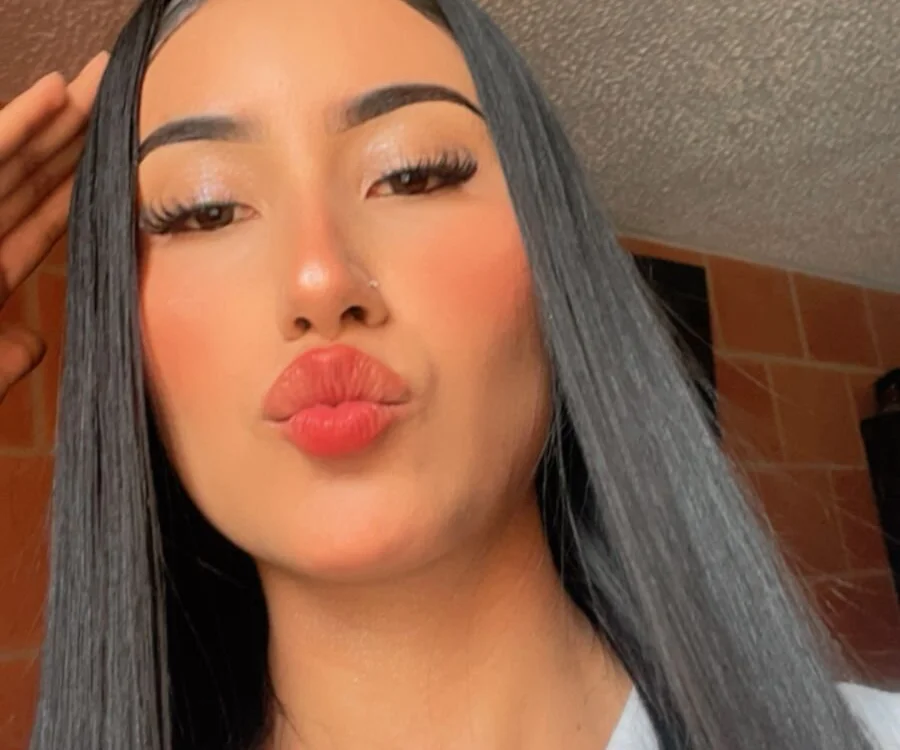 Lia_jones_b's Offline XXX Chat