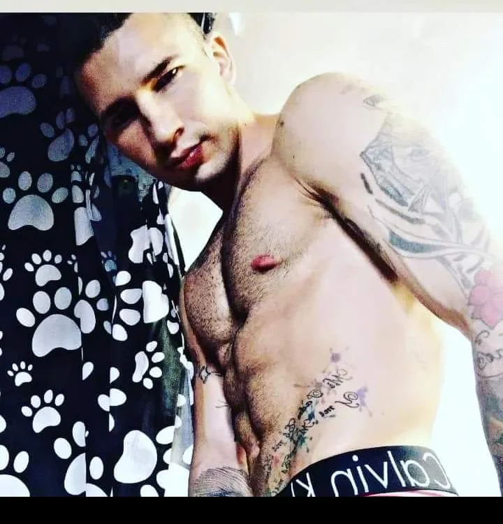 Rico233328's Offline Chat Room