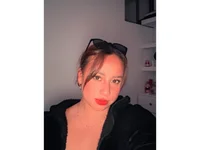 brunette_beauty's Offline Chat Room