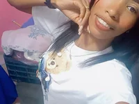 Negra_Sumisa_Hot's Offline Chat Room