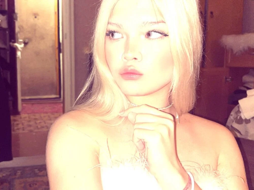 LouannHamad's Offline XXX Chat