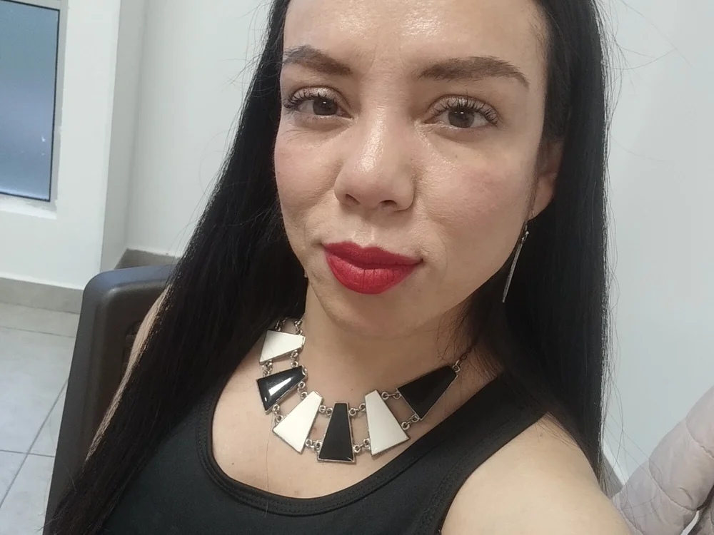 Linis1019's Offline Chat Room