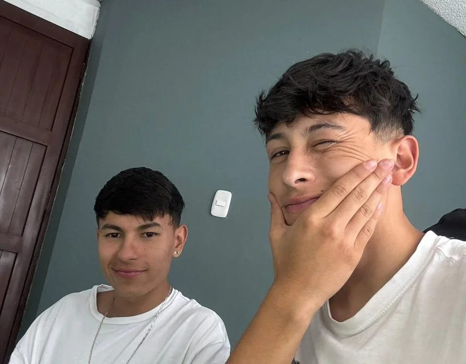 Timoti_111's Offline Chat Room