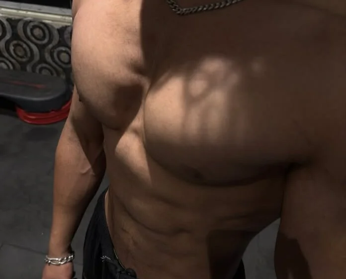 kartik433 Adlı Modelin Çevrimdışı XXX Sohbeti