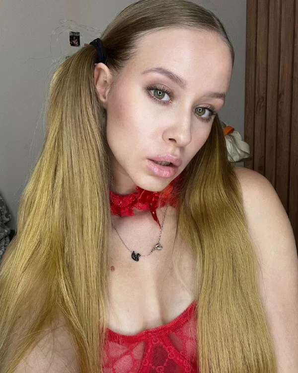 Lily__Devil Adlı Modelin Çevrimdışı XXX Sohbeti