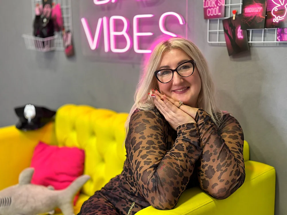 ChristyBrooks' Offline XXX Chat