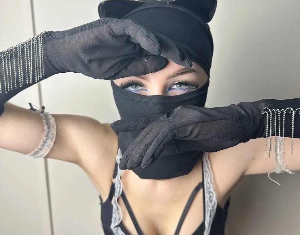 ArielDreamm's Offline Chat Room
