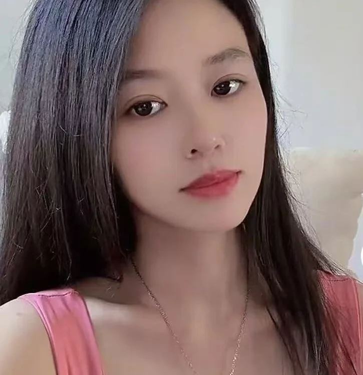 Lilliayiyi-2001's Offline XXX Chat