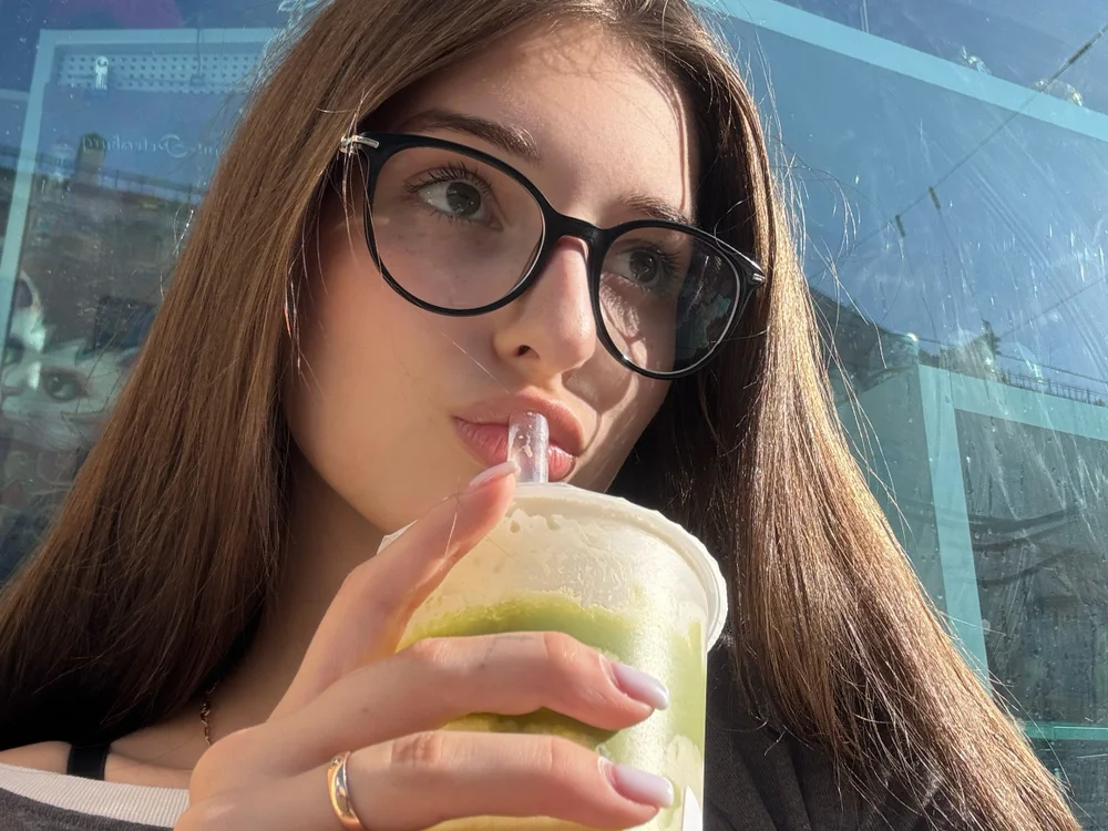 EmiliMonre offline XXX-chat