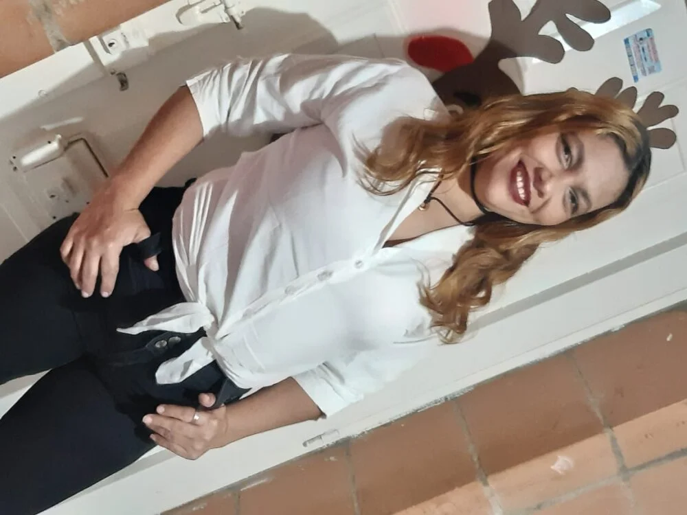 Dani_Queen_: офлайн-секс-чат