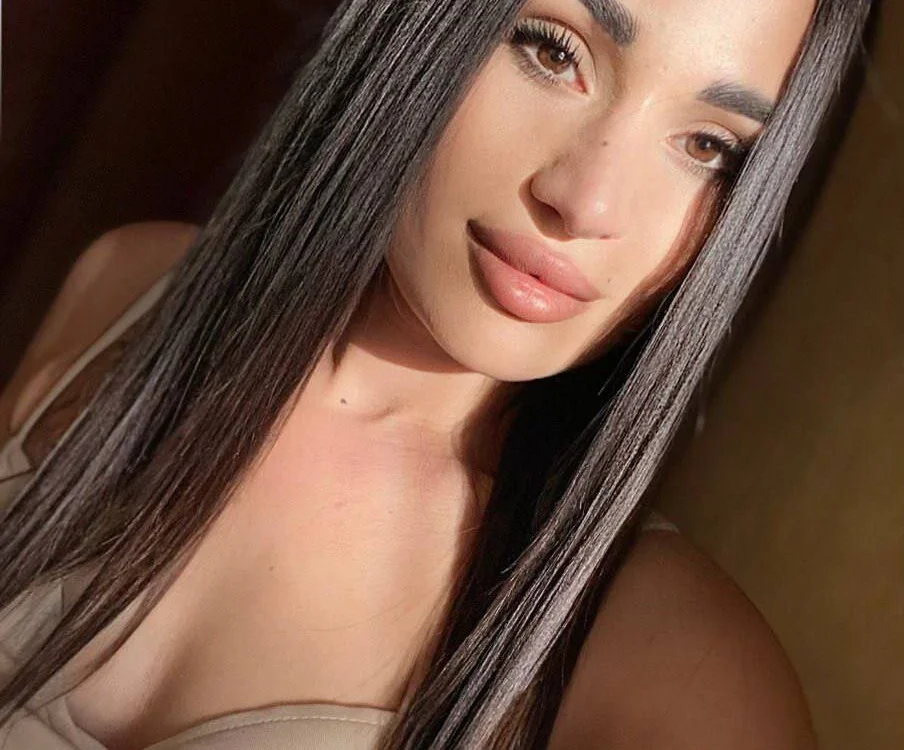 MonikaSi Adlı Modelin Çevrimdışı XXX Sohbeti