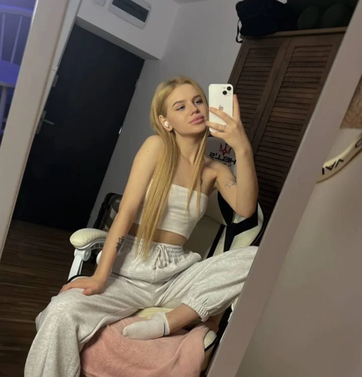 Sasha_Moore's Offline XXX Chat