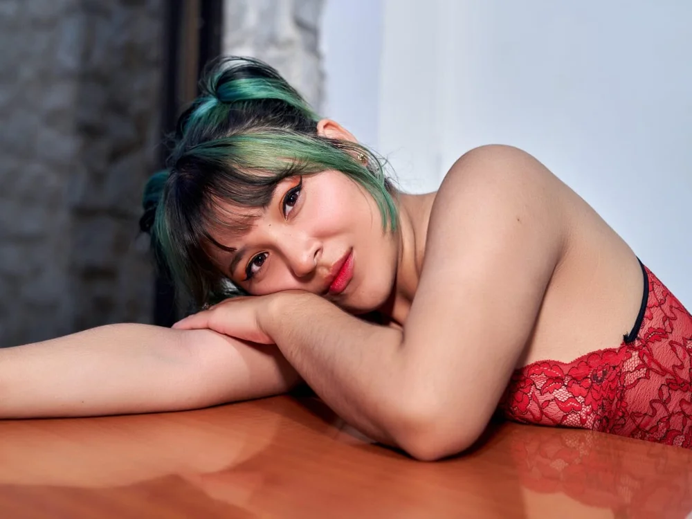 Emilee_666's Offline Chat Room
