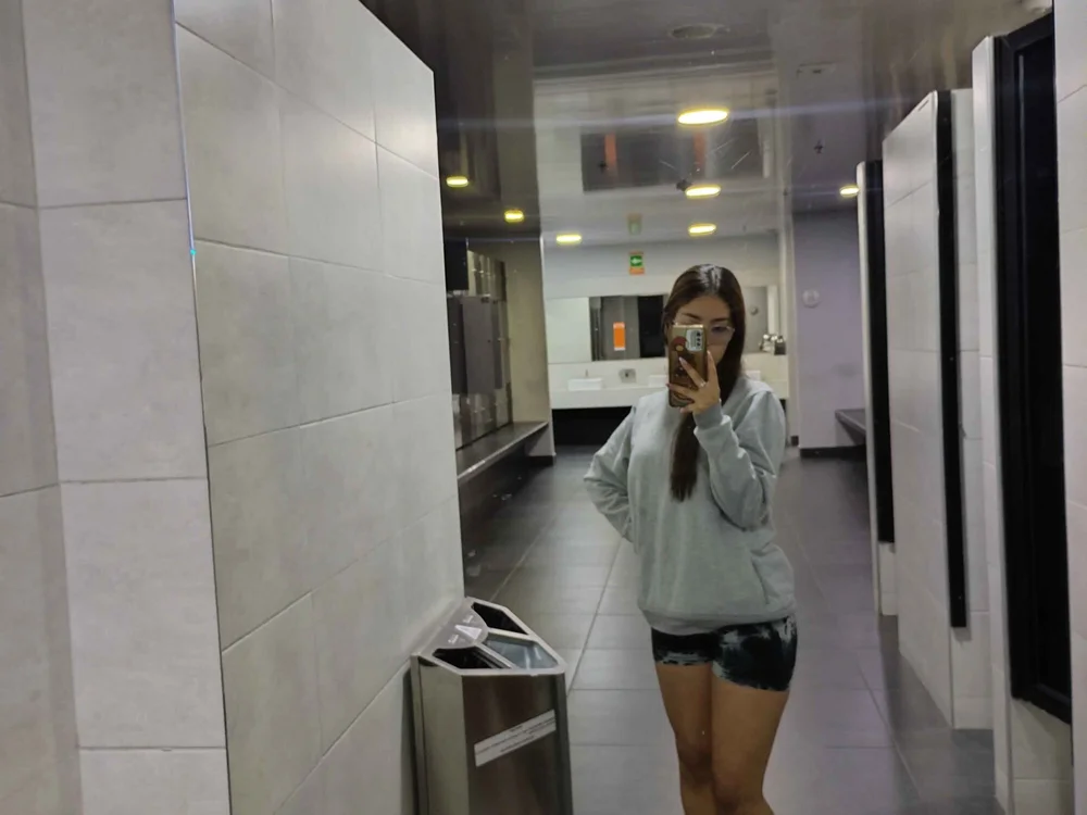 lau_saenz_'s Offline XXX Chat