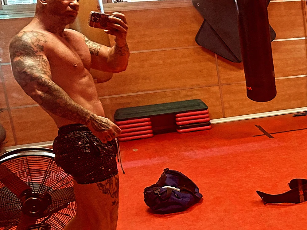 valenciano_85n Offline XXX chat