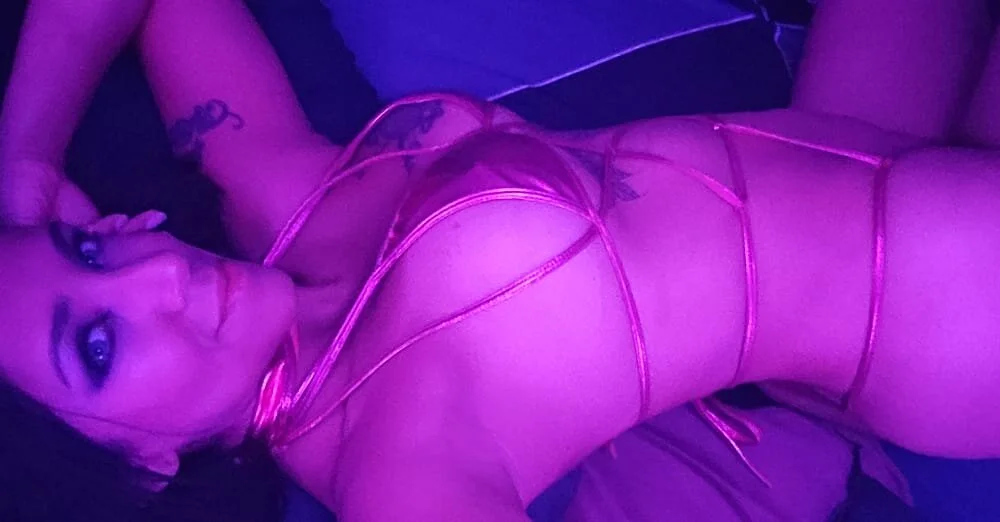 ห้องแชทออฟไลน์ของ RealMiaXXX