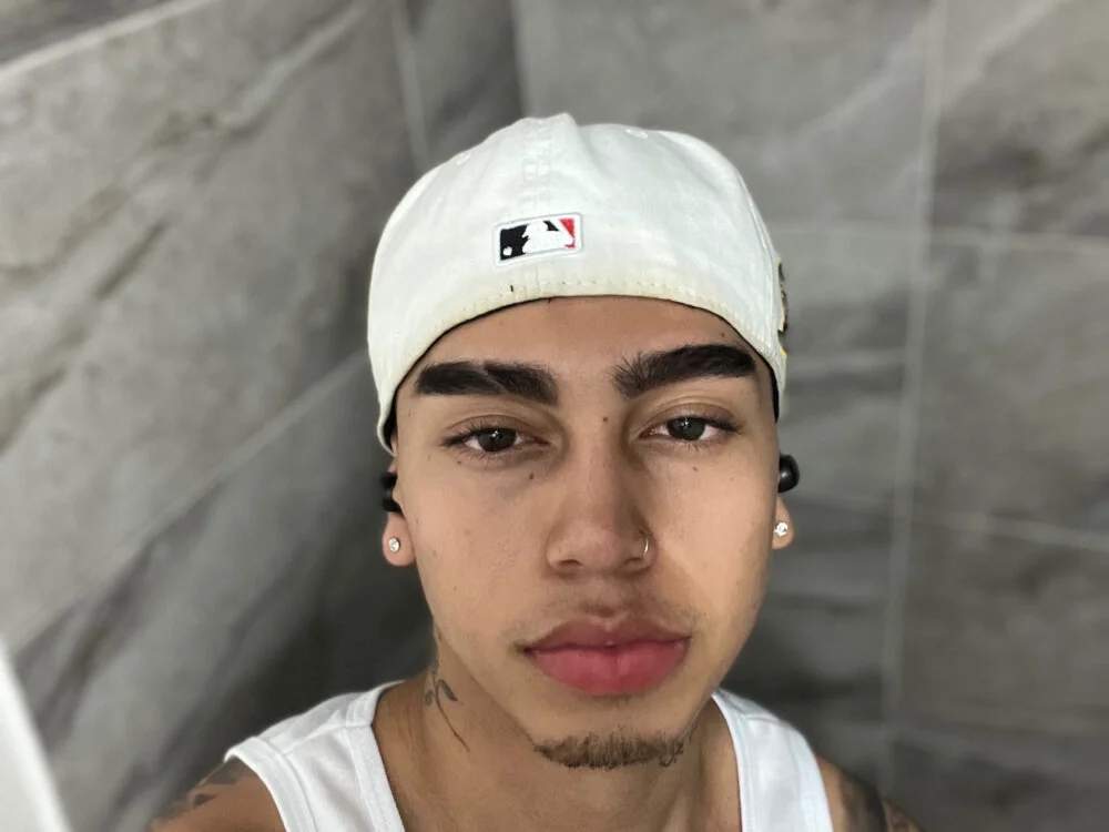 Mnell28n Offline XXX chat