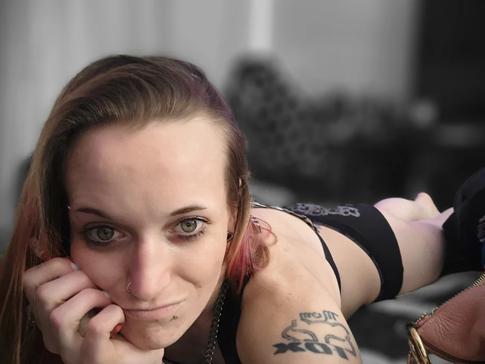 Shhcunt69's Offline XXX Chat