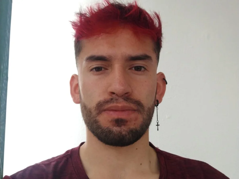 Dantee_23's Offline Chat Room
