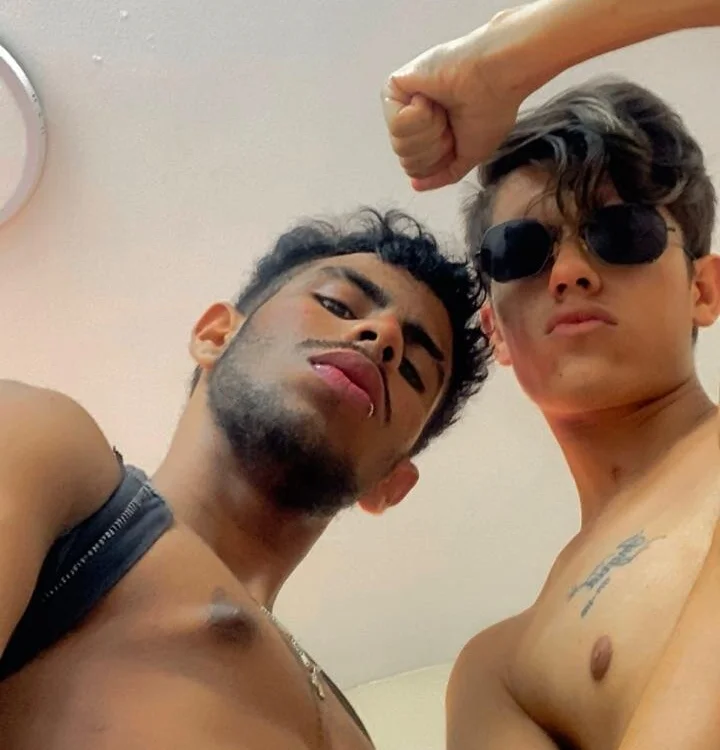 Hotsweet_Guys 離線 XXX 聊天