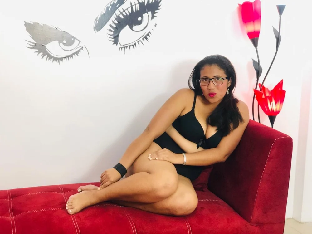 mypervymilf's Offline Chat Room