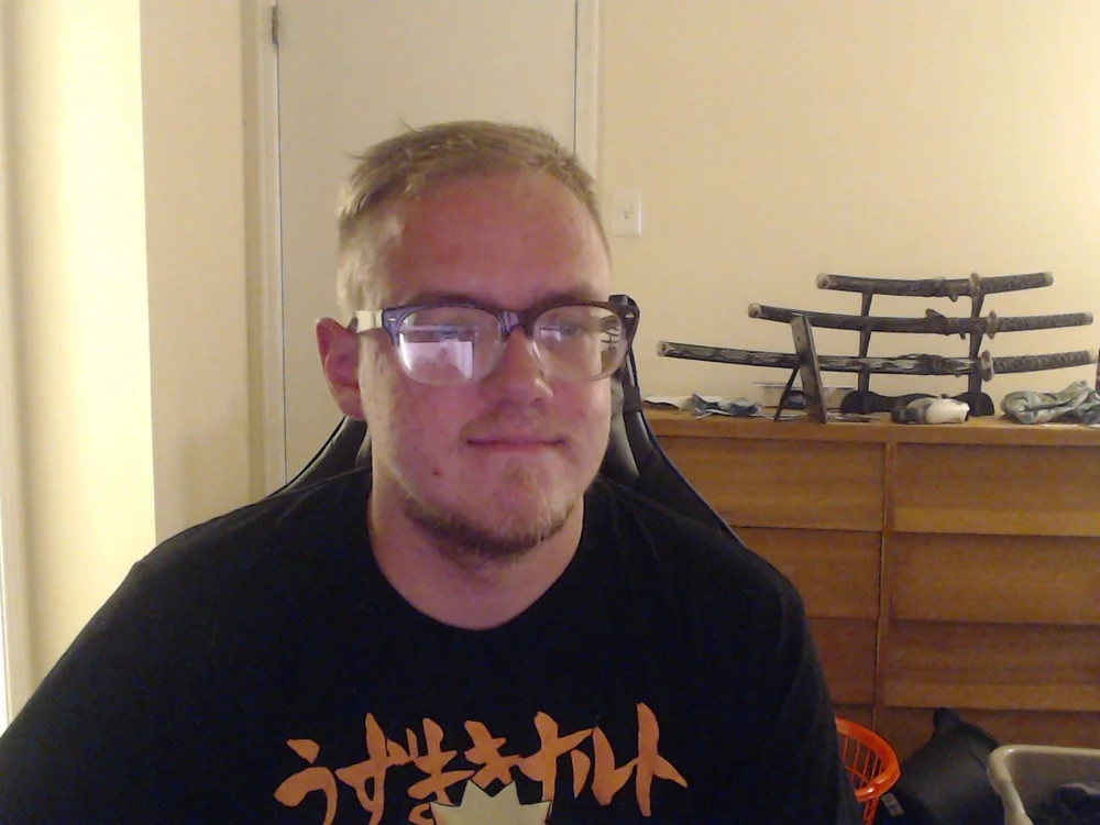 Erictypes603's Offline Chat Room