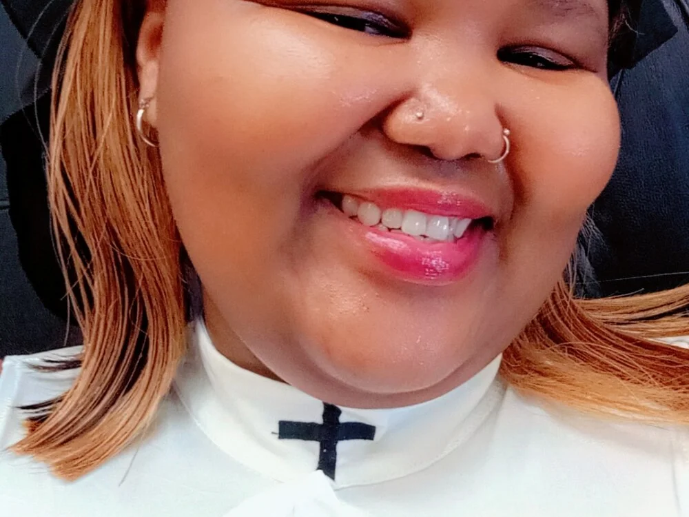 LadyBear2002 Obrolan XXX Offline