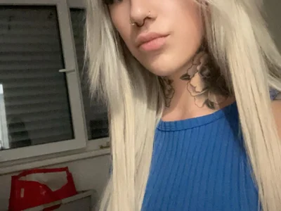 LeniBee Female Cameltoe Cam Chat