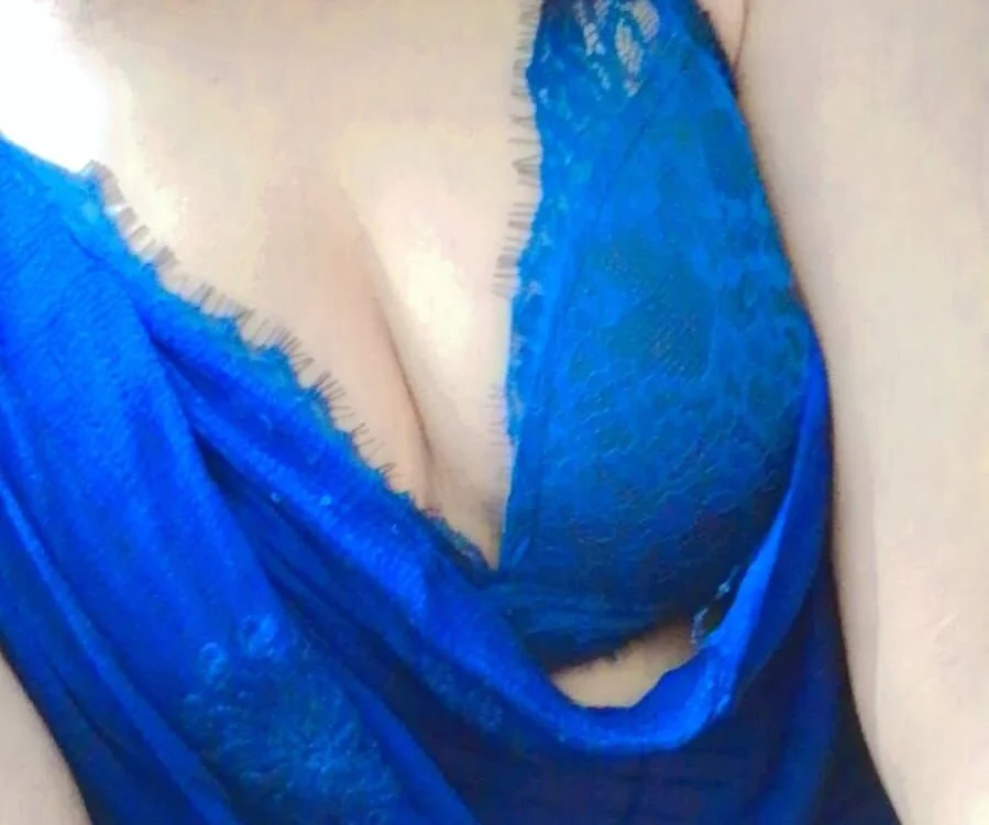 Sanaira_1999's Offline XXX Chat