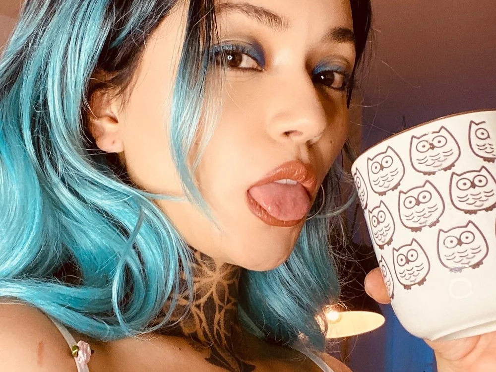 instantlysmitten's Offline Chat Room