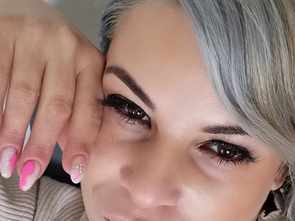 ShinaRyenn's Offline XXX Chat