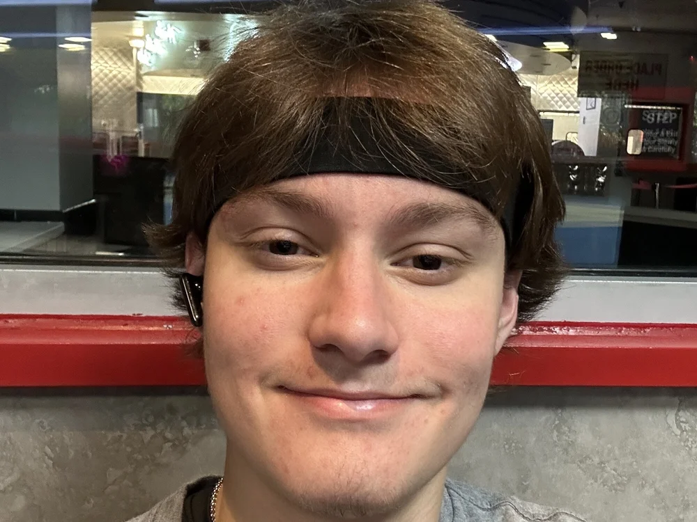 Huner528293's Offline Chat Room