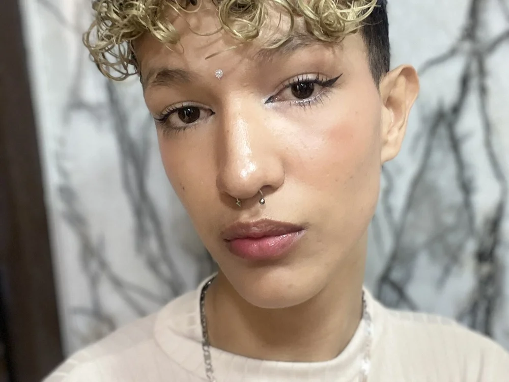 Zharick_Summers' Offline Chat Room