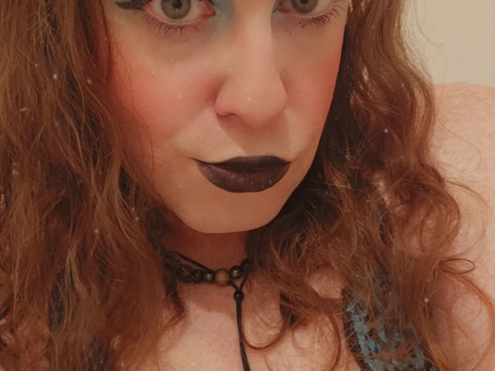 MxSissyCharlotte's Offline Chat Room