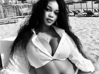Model Iam-Sharifa