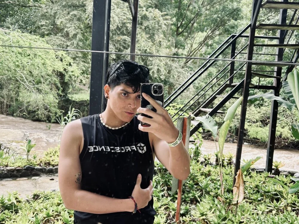 دردشة _JacobMiller__ الجنسية دون اتصال