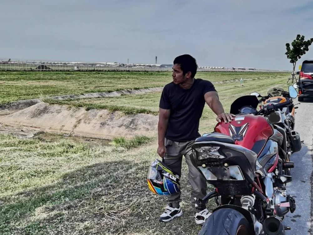 Tipredeye Obrolan XXX Offline