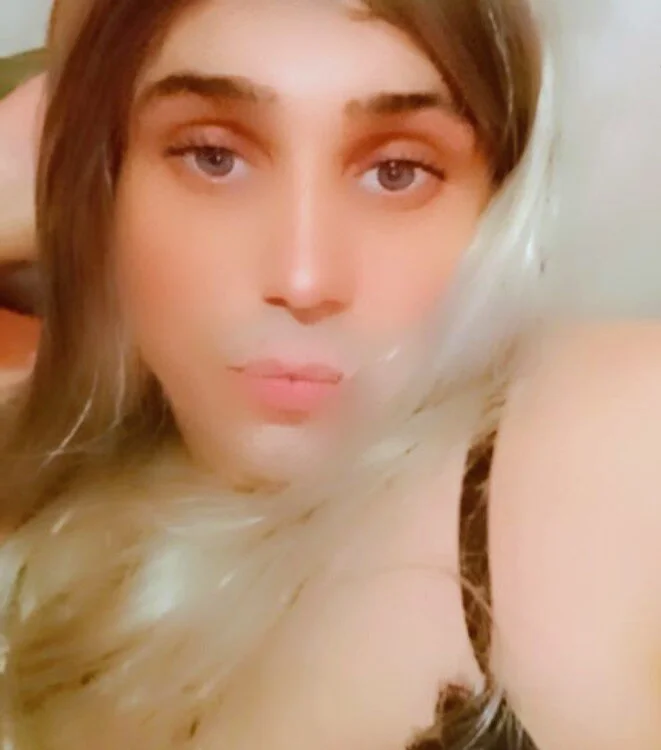 غرفة دردشة SharonStark02 دون اتصال