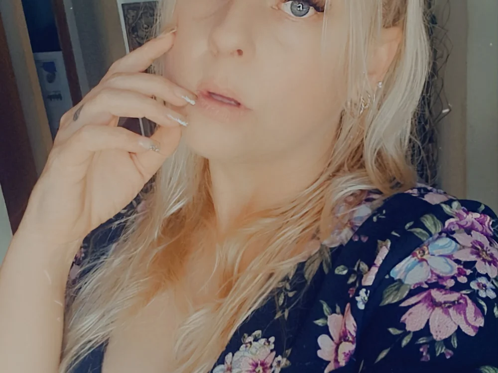 PinkHayze's Offline Chat Room